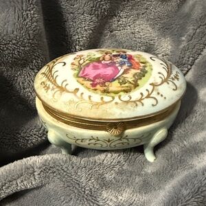 Vintage Oval Trinket Box with Gold Accents. Gorgeous trinket box.